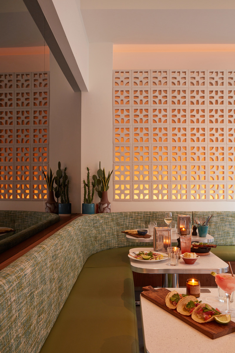 Press kit | 5857-01 - Press release | Cali Uptown - Studio UNLTD - Commercial Interior Design -  <p class="">Patterns inspired by mid-century desert architecture in the form of concrete breeze block screens.</p>  - Photo credit: Le Boulicaut Photographe