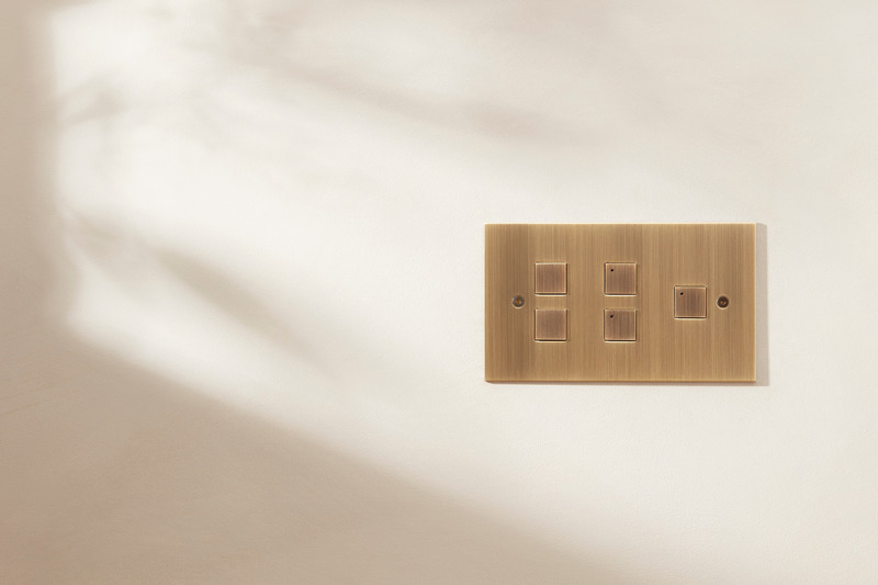 Press kit | 2651-03 - Press release | Control Switches by Focus SB: Smart Home Collection is Unveiled - Focus SB Ltd - Product -  5 gang horizontal 3 buttons with LED antique brass control switches by Focus SB<br>  - Photo credit: <p>Focus SB Ltd / Sally Williams Photography</p>