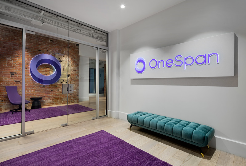 Press kit | 1152-12 - Press release | Bold and bright: OneSpan office highlights the symbiotic relationship between lighting and thoughtful design - LumiGroup - Commercial Interior Design - Photo credit: Stéphane Brugger Photographe