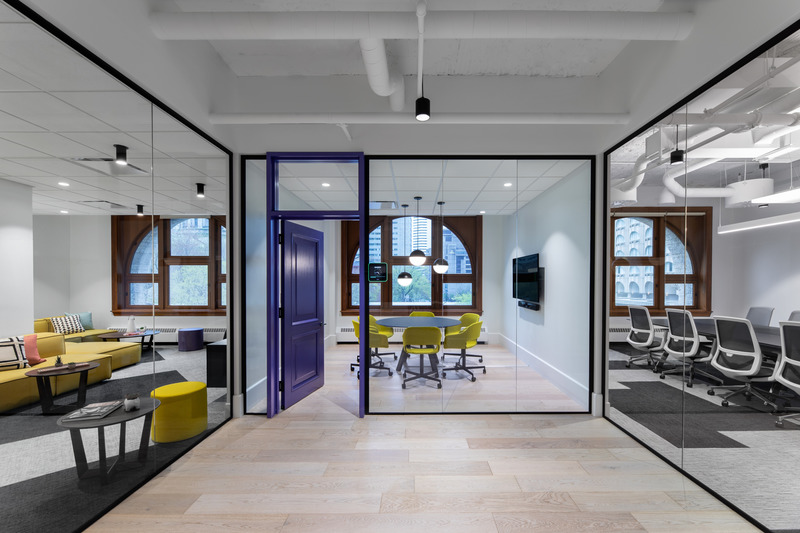 Press kit | 1152-12 - Press release | Bold and bright: OneSpan office highlights the symbiotic relationship between lighting and thoughtful design - LumiGroup - Commercial Interior Design - Photo credit: Stéphane Brugger Photographe