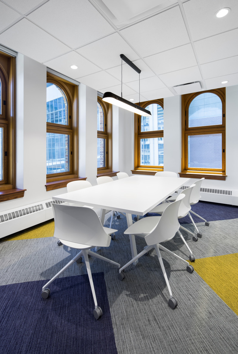 Press kit | 1152-12 - Press release | Bold and bright: OneSpan office highlights the symbiotic relationship between lighting and thoughtful design - LumiGroup - Commercial Interior Design - Photo credit: Stéphane Brugger Photographe