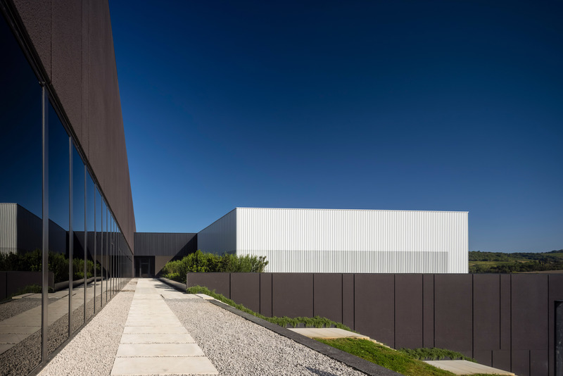 Dossier de presse | 2613-03 - Communiqué de presse | Furla Headquarters "Progetto Italia" - GEZA Architettura - Architecture industrielle - Crédit photo : Fernando Guerra