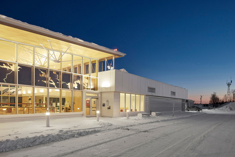 Dossier de presse | 612-19 - Communiqué de presse | Une nouvelle aérogare pour l'aéroport de Chibougamau-Chapais - EVOQ Architecture + ARTCAD en consortium - Architecture institutionnelle - Crédit photo : Maxime Brouillet