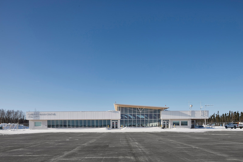 Dossier de presse | 612-19 - Communiqué de presse | Une nouvelle aérogare pour l'aéroport de Chibougamau-Chapais - EVOQ Architecture + ARTCAD en consortium - Architecture institutionnelle - Crédit photo : Maxime Brouillet