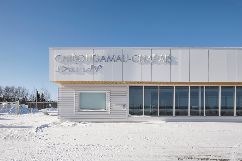 Dossier de presse | 612-19 - Communiqué de presse | Une nouvelle aérogare pour l'aéroport de Chibougamau-Chapais - EVOQ Architecture + ARTCAD en consortium - Architecture institutionnelle - Crédit photo : Maxime Brouillet