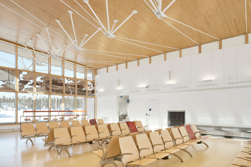Dossier de presse | 612-19 - Communiqué de presse | Une nouvelle aérogare pour l'aéroport de Chibougamau-Chapais - EVOQ Architecture + ARTCAD en consortium - Architecture institutionnelle - Crédit photo : Maxime Brouillet