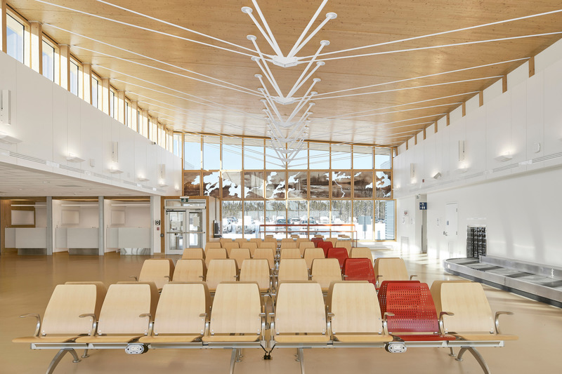 Dossier de presse | 612-19 - Communiqué de presse | Une nouvelle aérogare pour l'aéroport de Chibougamau-Chapais - EVOQ Architecture + ARTCAD en consortium - Architecture institutionnelle - Crédit photo : Maxime Brouillet