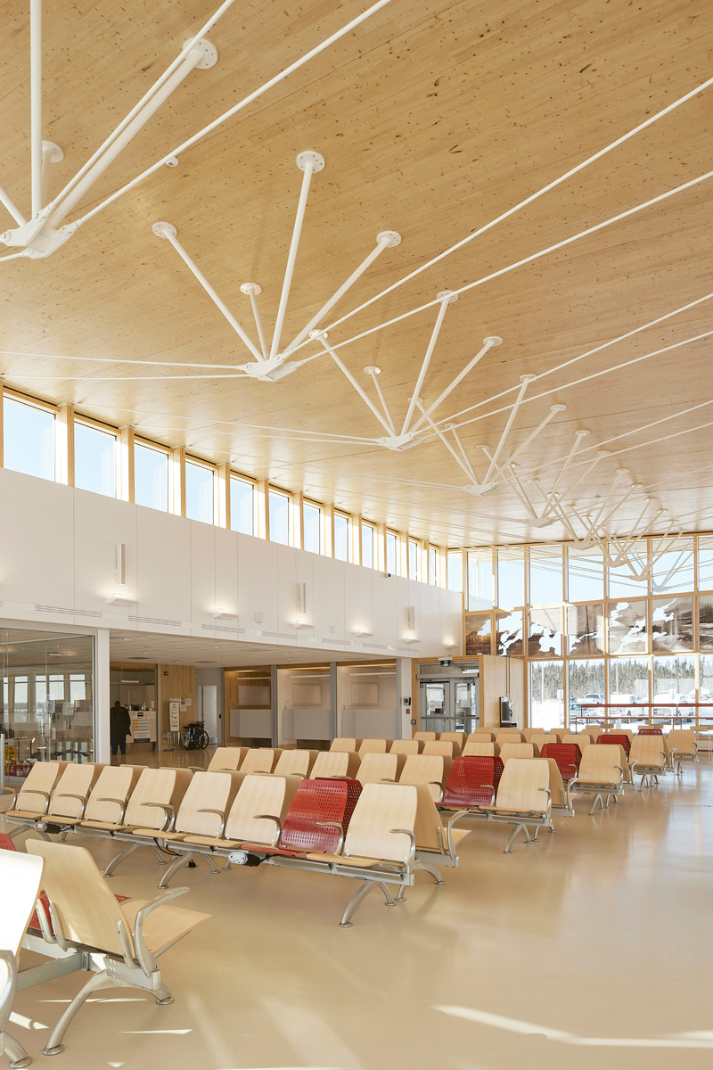 Dossier de presse | 612-19 - Communiqué de presse | Une nouvelle aérogare pour l'aéroport de Chibougamau-Chapais - EVOQ Architecture + ARTCAD en consortium - Architecture institutionnelle - Crédit photo : Maxime Brouillet