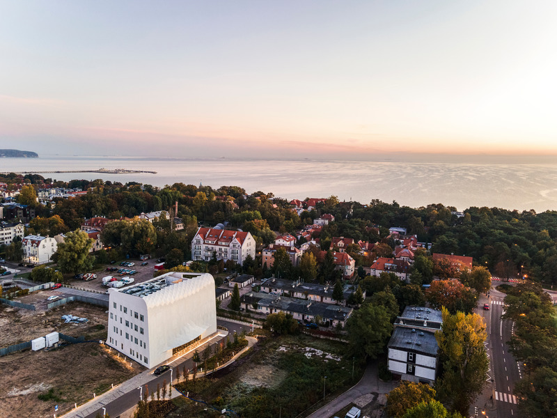 Press kit | 1139-06 - Press release | Wave One - FAAB Architektura - Commercial Architecture - Aerial view, South-West elevation - Photo credit: © FAAB, Photographer: Maciej Lulko