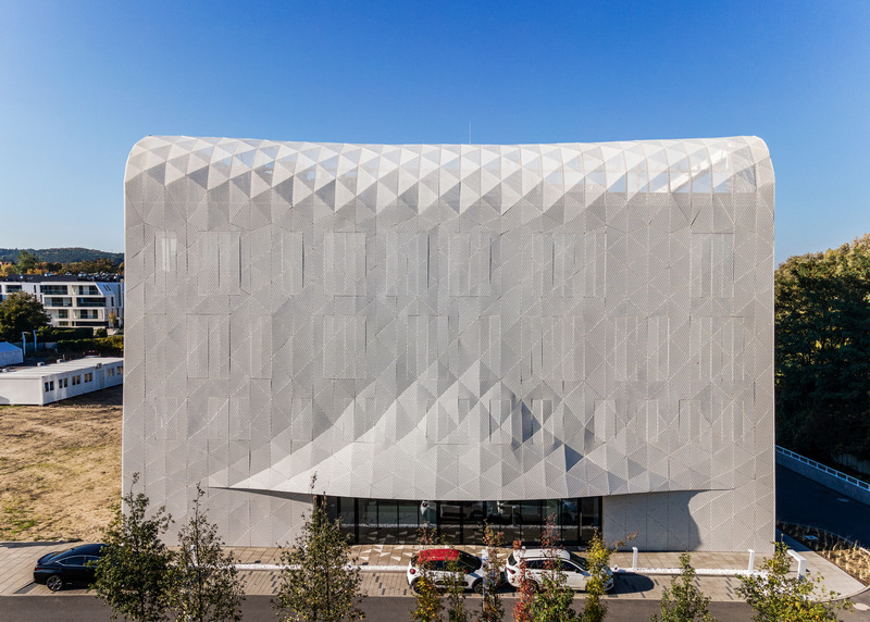 Press kit | 1139-06 - Press release | Wave One - FAAB Architektura - Commercial Architecture - South Elevation, main entrance - Photo credit: © FAAB, Photographer: Maciej Lulko