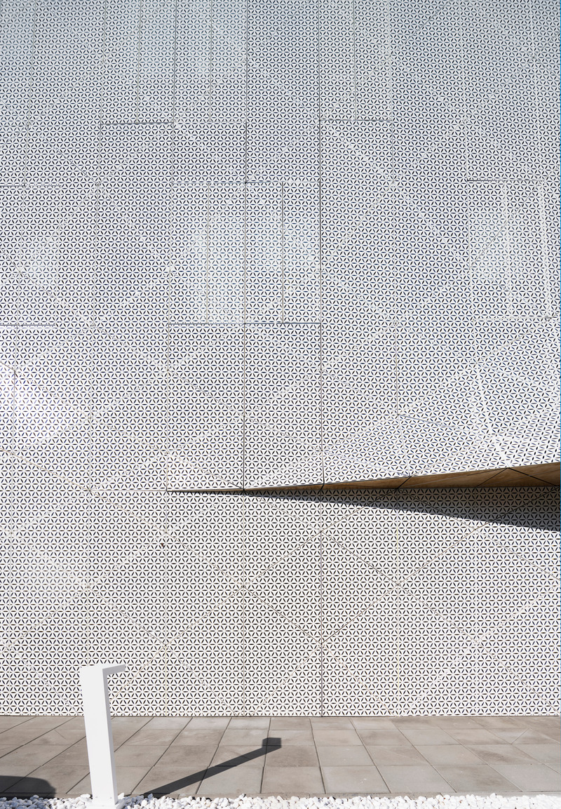 Press kit | 1139-06 - Press release | Wave One - FAAB Architektura - Commercial Architecture - South Elevation, partial facade   - Photo credit: © FAAB, Photographer: Maciej Lulko
