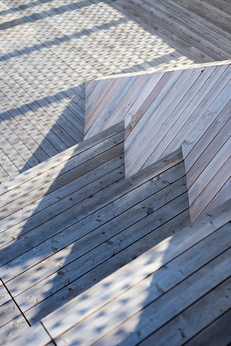 Press kit | 1139-06 - Press release | Wave One - FAAB Architektura - Commercial Architecture - Recreational terrace, wood seating  - Photo credit: © FAAB, Photographer: Maciej Lulko