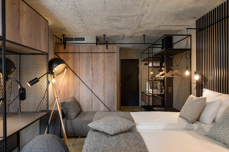Dossier de presse | 3053-02 - Communiqué de presse | Hotel Maestoso - ENOTA - Architecture commerciale - Hotel Maestoso - room - Crédit photo : Miran Kambic