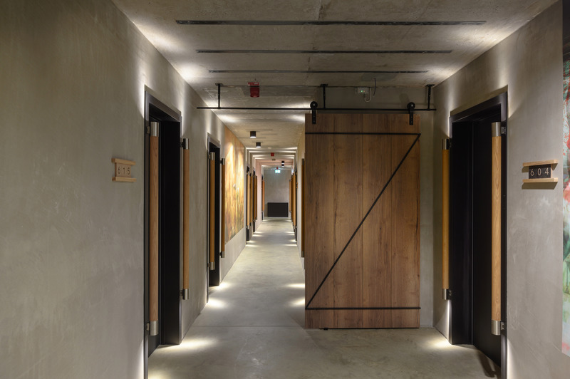 Dossier de presse | 3053-02 - Communiqué de presse | Hotel Maestoso - ENOTA - Architecture commerciale - Hotel Maestoso - corridor - Crédit photo : Miran Kambic