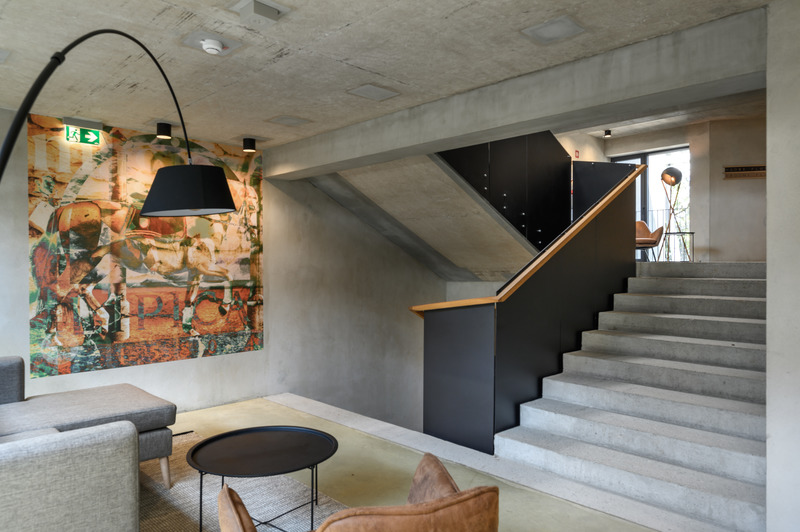 Dossier de presse | 3053-02 - Communiqué de presse | Hotel Maestoso - ENOTA - Architecture commerciale - Hotel Maestoso - staircase - Crédit photo : Miran Kambic