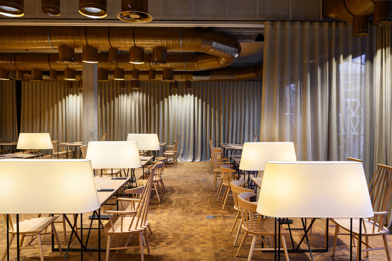 Dossier de presse | 3053-02 - Communiqué de presse | Hotel Maestoso - ENOTA - Architecture commerciale - Hotel Maestoso - hall  - Crédit photo : Miran Kambic