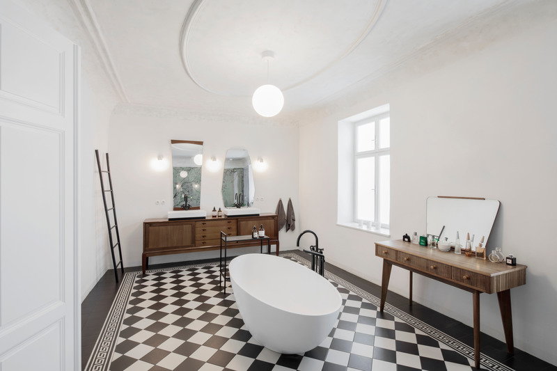 Press kit | 5356-03 - Press release | Gut Wagram - destilat design studio - Residential Interior Design - master bathroom - Photo credit: Monika Nguyen