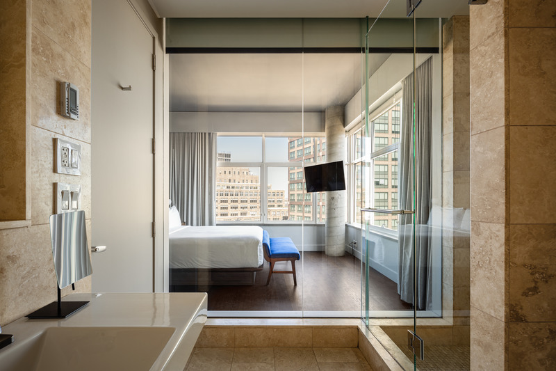 Dossier de presse | 5897-02 - Communiqué de presse | ModernHaus Hotel - Palette Architecture - Architecture commerciale - Guestroom Bathroom - Crédit photo : Pavel Bendov