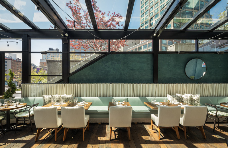 Dossier de presse | 5897-02 - Communiqué de presse | ModernHaus Hotel - Palette Architecture - Architecture commerciale - Veranda Dining Room - Crédit photo : Pavel Bendov