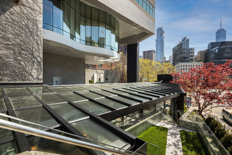 Dossier de presse | 5897-02 - Communiqué de presse | ModernHaus Hotel - Palette Architecture - Architecture commerciale - Overlooking Veranda - Crédit photo : Pavel Bendov