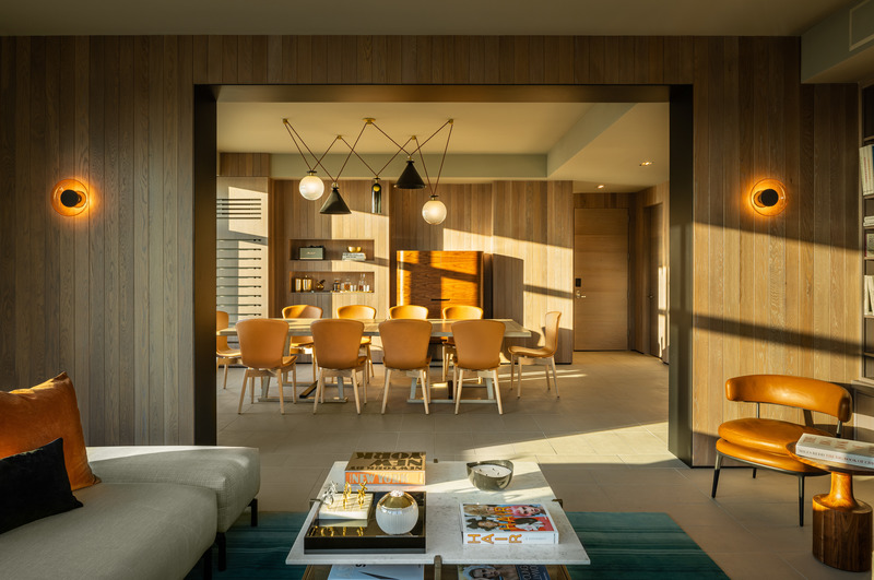 Dossier de presse | 5897-02 - Communiqué de presse | ModernHaus Hotel - Palette Architecture - Architecture commerciale - Presidential Suite Living and Dining Room - Crédit photo : Pavel Bendov