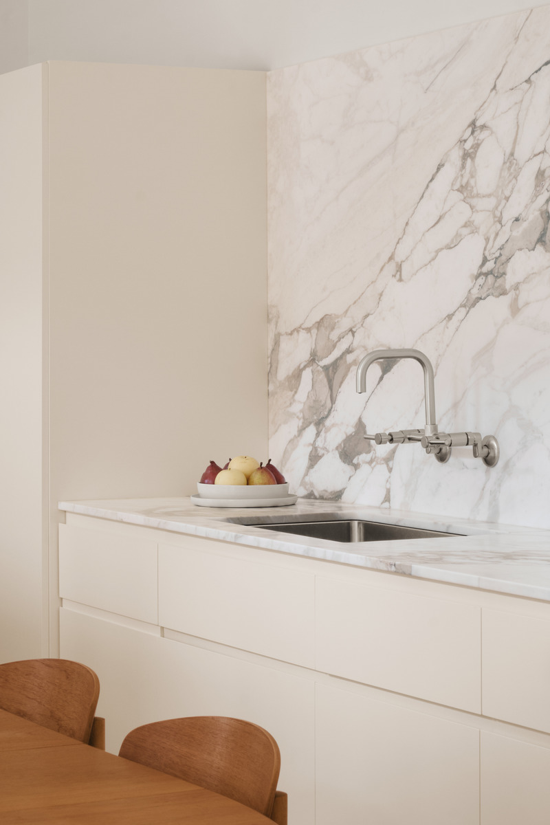 Press kit | 4241-04 - Press release | Saint-Hubert apartment - Vives St-Laurent - Residential Interior Design - Cabinet detail - Photo credit: Alex Lesage