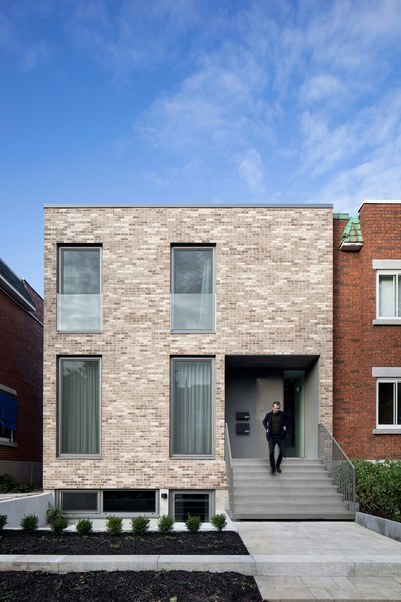 Dossier de presse | 1633-07 - Communiqué de presse | Résidence 2e avenue - Microclimat - Architecture résidentielle - Façade avant - Crédit photo : Adrien Williams