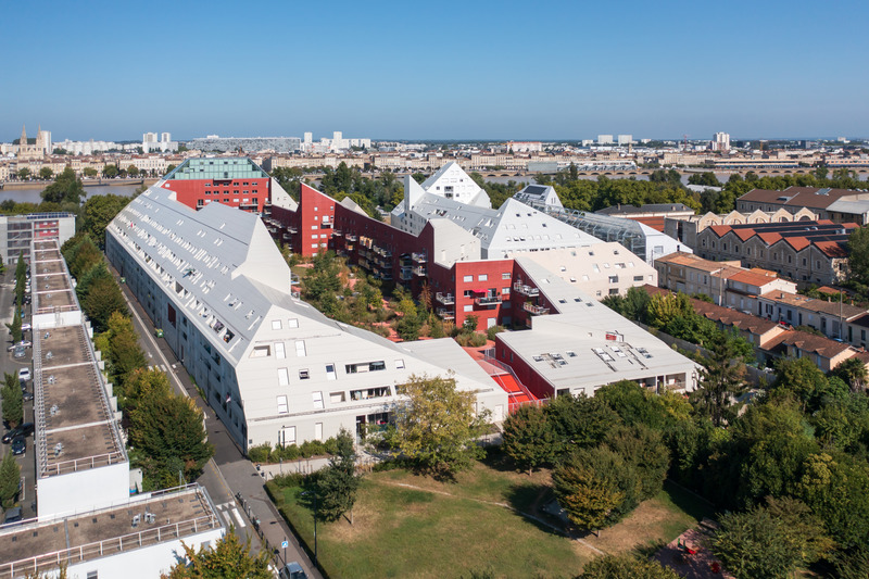 Press kit | 2506-10 - Press release | Laboratory-Developed: the Future of the City by MVRDV - AGROB BUCHTAL - Residential Architecture - <p class="">Ilot Queyries combines a self-assured presence with a richly faceted style. The residential complex is integrated as a new orientation point into the environment and interprets Bordeaux's building traditions in a contemporary way.</p> - Photo credit: agrob-buchtal.de/ OssipArchitectuurfotogr, Rotterdam