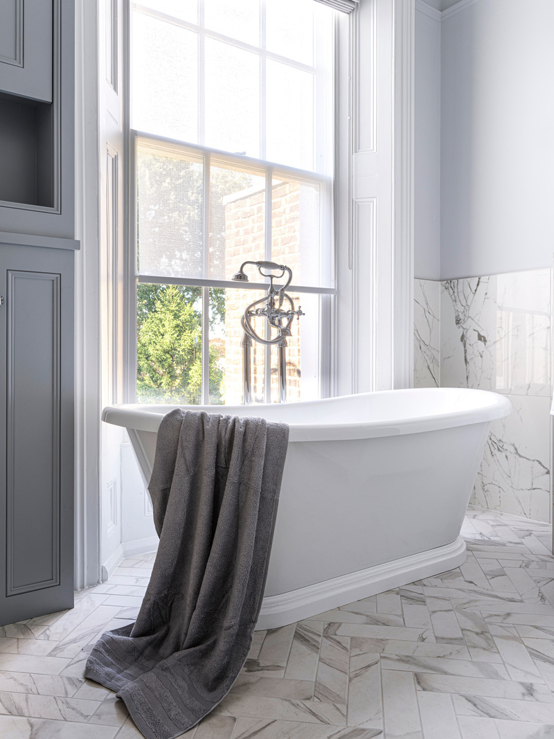 Press kit | 1701-05 - Press release | Award-Winning Victorian Terraced Townhouse - LLI Design - Residential Interior Design -  First Floor - Master Ensuite - Bath Detail  - Photo credit: Richard Gooding Photography