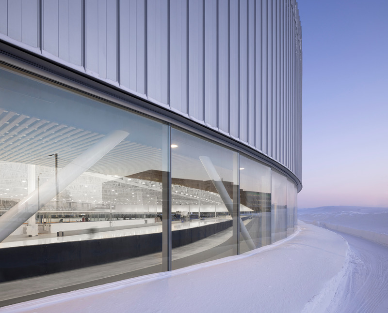 Dossier de presse | 865-49 - Communiqué de presse | La vitesse inspire Lemay pour la conception du plus grand anneau de glace intérieur en Amérique du Nord - Lemay - Architecture commerciale - Fenêtre - Crédit photo : Stephane Groleau