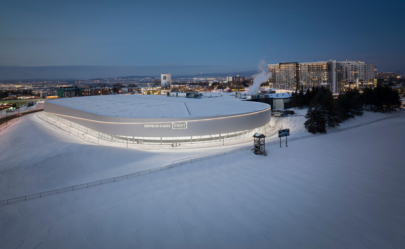 Dossier de presse | 865-49 - Communiqué de presse | La vitesse inspire Lemay pour la conception du plus grand anneau de glace intérieur en Amérique du Nord - Lemay - Architecture commerciale - Vue aérienne - Crédit photo : Stephane Groleau