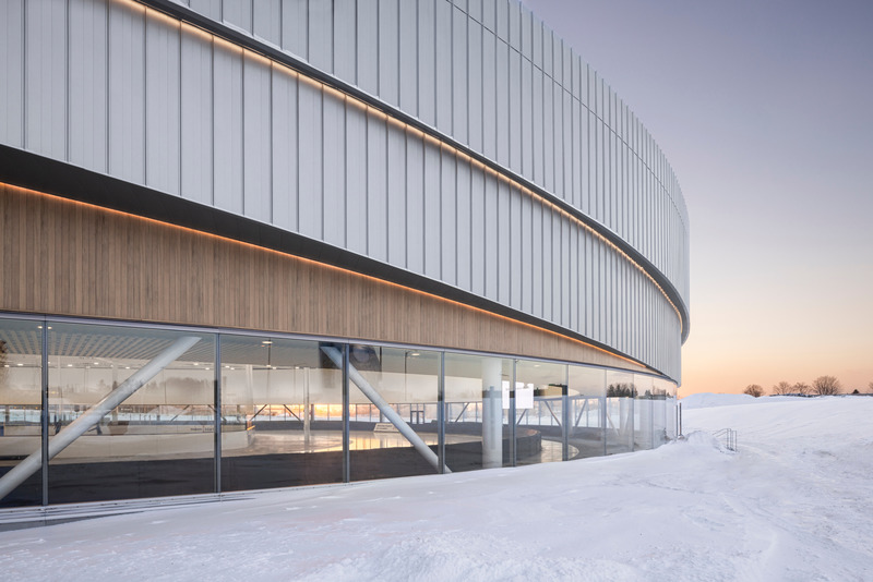 Dossier de presse | 865-49 - Communiqué de presse | La vitesse inspire Lemay pour la conception du plus grand anneau de glace intérieur en Amérique du Nord - Lemay - Architecture commerciale - Fenêtre - Crédit photo : Stephane Groleau