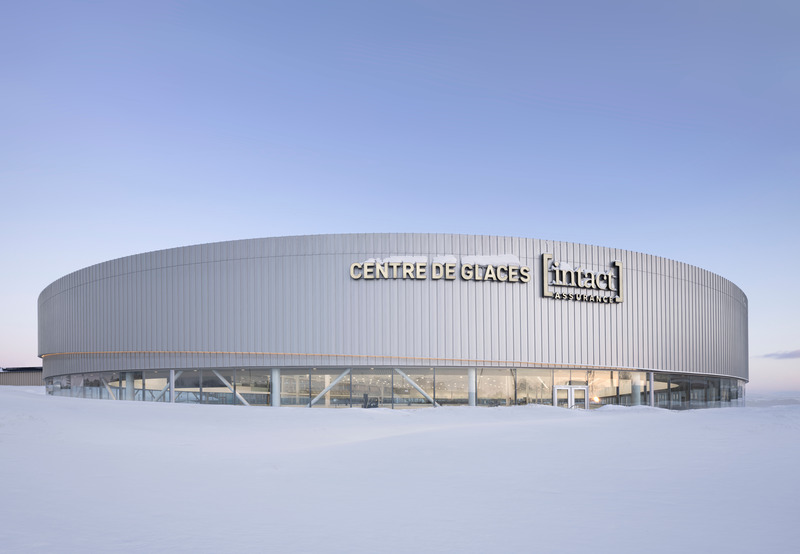 Dossier de presse | 865-49 - Communiqué de presse | La vitesse inspire Lemay pour la conception du plus grand anneau de glace intérieur en Amérique du Nord - Lemay - Architecture commerciale - Centre de glaces - Crédit photo : Stephane Groleau