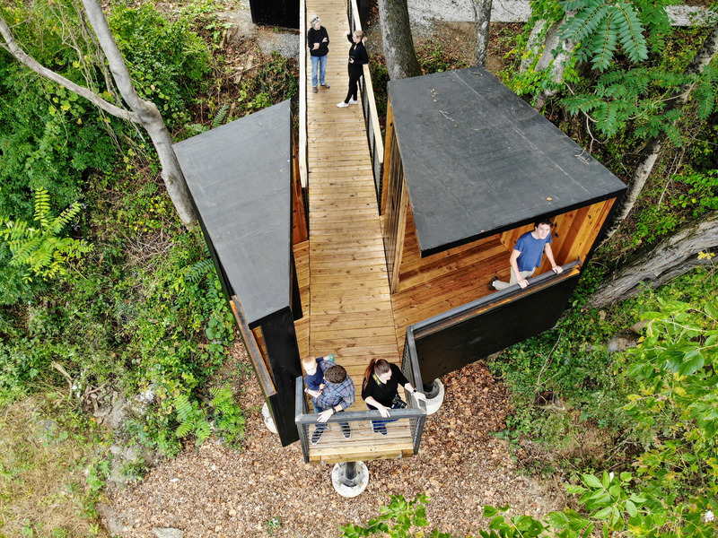 Press kit | 5299-02 - Press release | New River Train Observation Tower - Virginia Tech - Institutional Architecture - Two modular viewing platforms are bisected by a public walkway. The modules were prefabricated off site and lifted into place by crane.  - Photo credit: Kay Edge and Edward Becker
