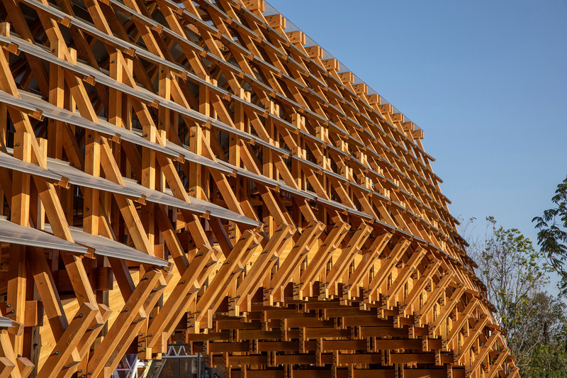 Dossier de presse | 4713-01 - Communiqué de presse | Timber Bridge in Gulou Waterfront - LUO studio - Design urbain - Side view of the bridge - Crédit photo : Jin Weiqi