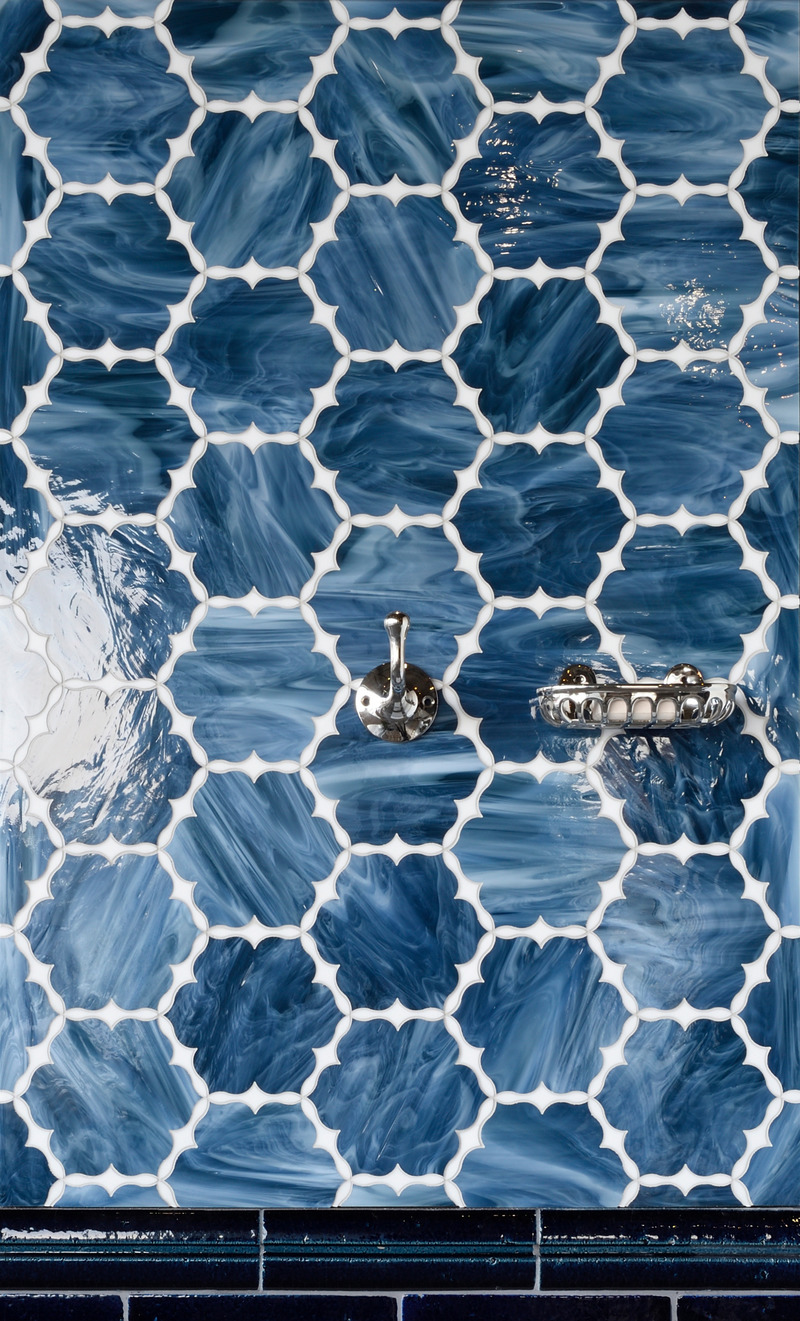 Dossier de presse | 1650-04 - Communiqué de presse | Mosaïque Surface célèbre la couleur et l'innovation avec leur nouvelle collection Gem Glass - Mosaïque Surface - Produit - Istanbul Petite Gem 2, COLLECTION GEM GLASS - Crédit photo : Mosaïque Surface
