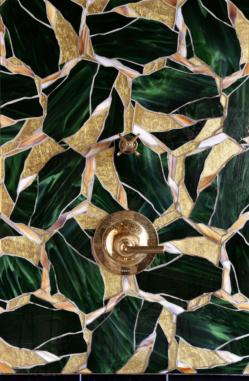 Dossier de presse | 1650-04 - Communiqué de presse | Mosaïque Surface célèbre la couleur et l'innovation avec leur nouvelle collection Gem Glass - Mosaïque Surface - Produit - Wabi Sabi Petite Gem 2, COLLECTION GEM GLASS - Crédit photo : Mosaïque Surface
