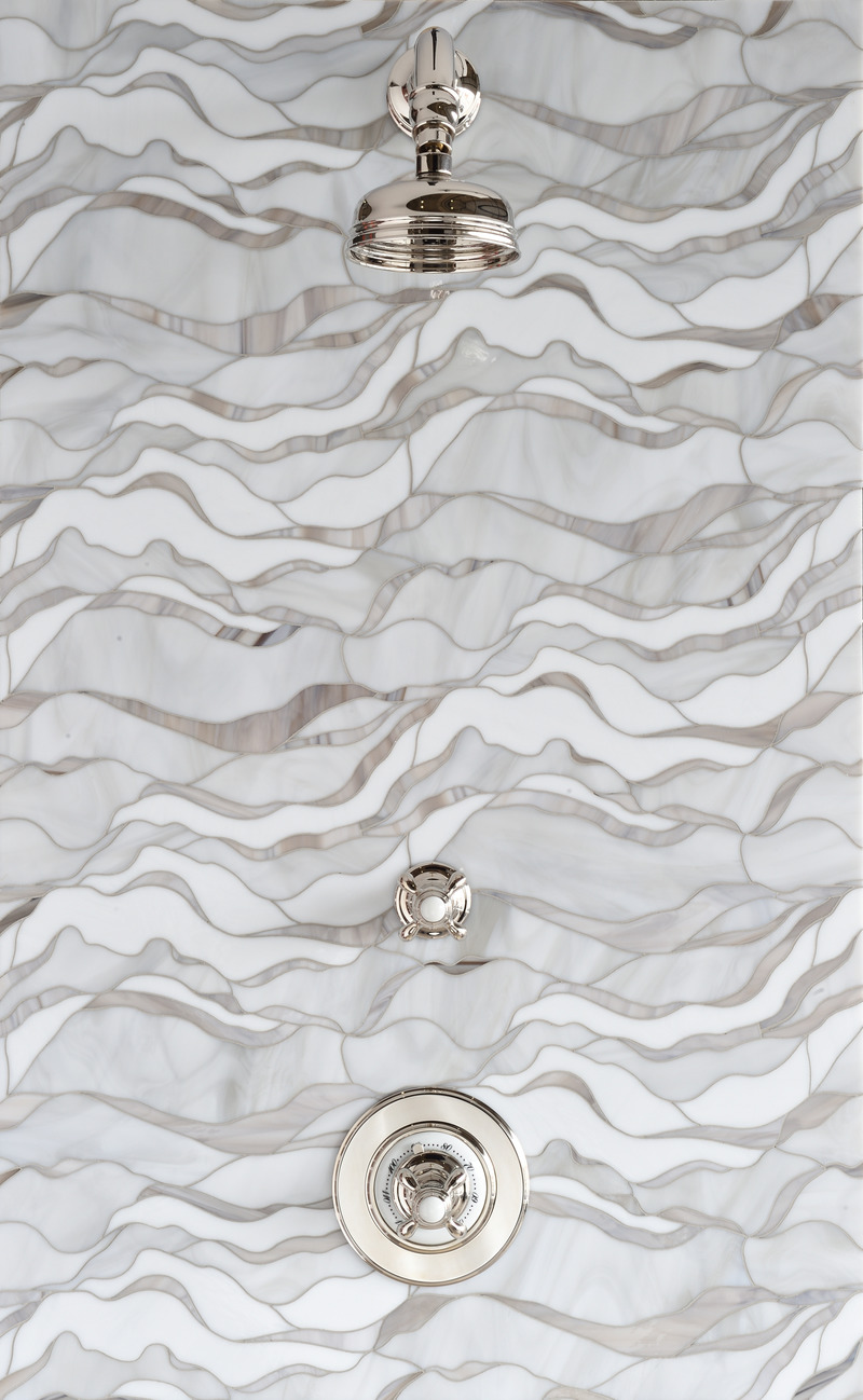 Dossier de presse | 1650-04 - Communiqué de presse | Mosaïque Surface célèbre la couleur et l'innovation avec leur nouvelle collection Gem Glass - Mosaïque Surface - Produit - Wavelet Gem 1, COLLECTION GEM GLASS - Crédit photo : Mosaïque Surface