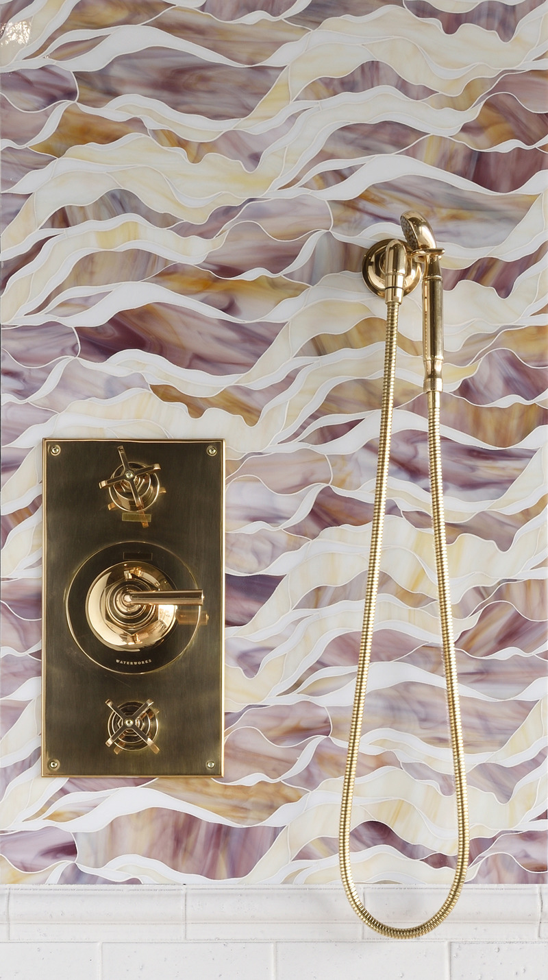 Dossier de presse | 1650-04 - Communiqué de presse | Mosaïque Surface célèbre la couleur et l'innovation avec leur nouvelle collection Gem Glass - Mosaïque Surface - Produit - Wavelet Gem 2, COLLECTION GEM GLASS - Crédit photo : Mosaïque Surface