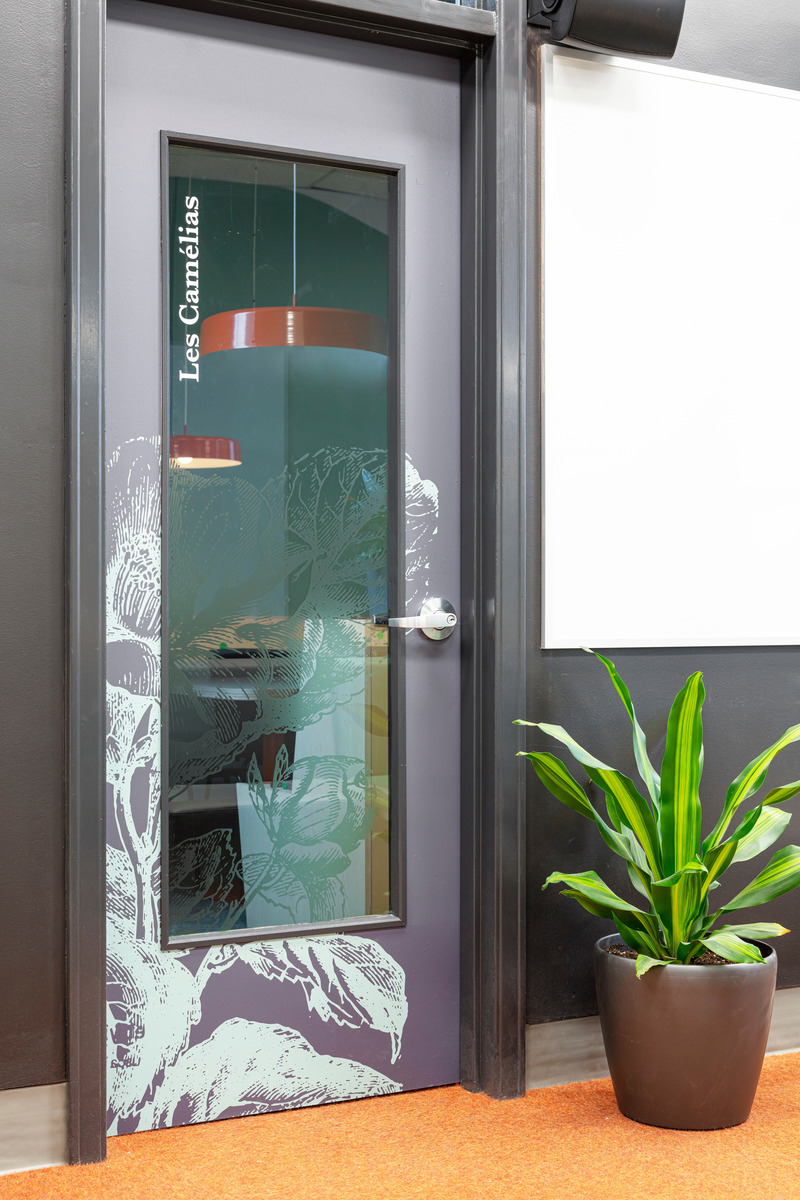 Press kit | 1299-10 - Press release | Pensionnat Saint-Nom-de-Marie: Flexibility at the heart of pedagogy - Taktik design - Commercial Interior Design - Graphic design printed on vinyl - Photo credit: Maxime Brouillet