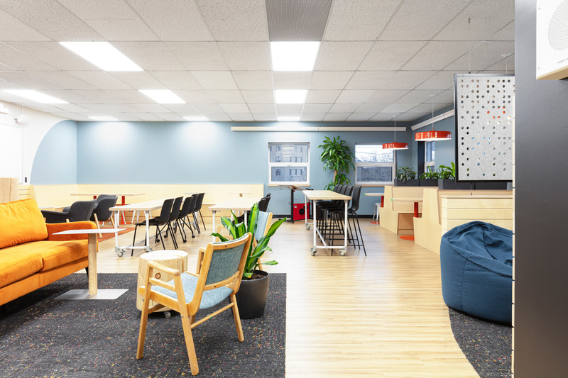 Press kit | 1299-10 - Press release | Pensionnat Saint-Nom-de-Marie: Flexibility at the heart of pedagogy - Taktik design - Commercial Interior Design -  General view - Flexible class - Photo credit: Maxime Brouillet