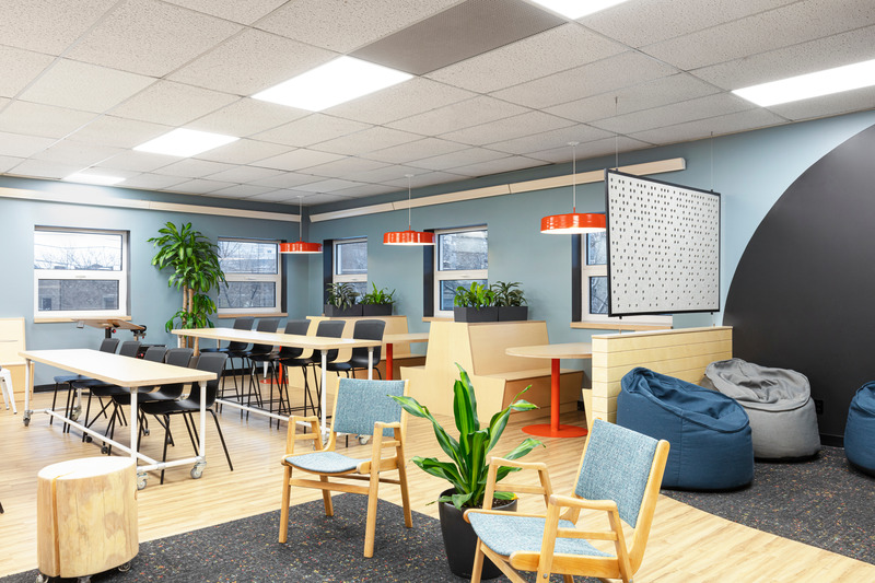 Press kit | 1299-10 - Press release | Pensionnat Saint-Nom-de-Marie: Flexibility at the heart of pedagogy - Taktik design - Commercial Interior Design -  Genéral view - Flexible class 2 - Photo credit: Maxime Brouillet