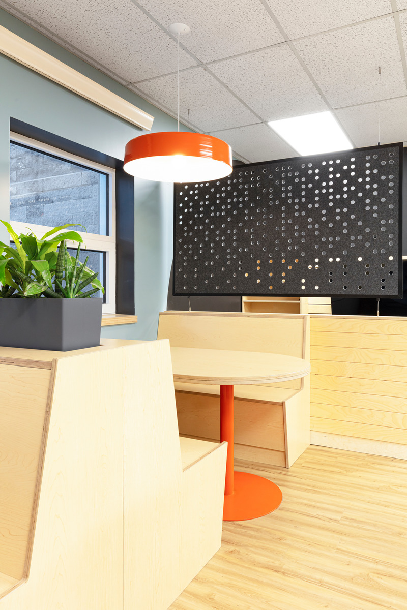 Press kit | 1299-10 - Press release | Pensionnat Saint-Nom-de-Marie: Flexibility at the heart of pedagogy - Taktik design - Commercial Interior Design - Work benches - Photo credit: Maxime Brouillet