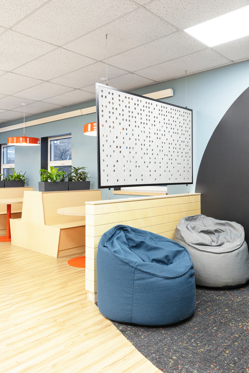 Press kit | 1299-10 - Press release | Pensionnat Saint-Nom-de-Marie: Flexibility at the heart of pedagogy - Taktik design - Commercial Interior Design - Lounge space - Photo credit: Maxime Brouillet