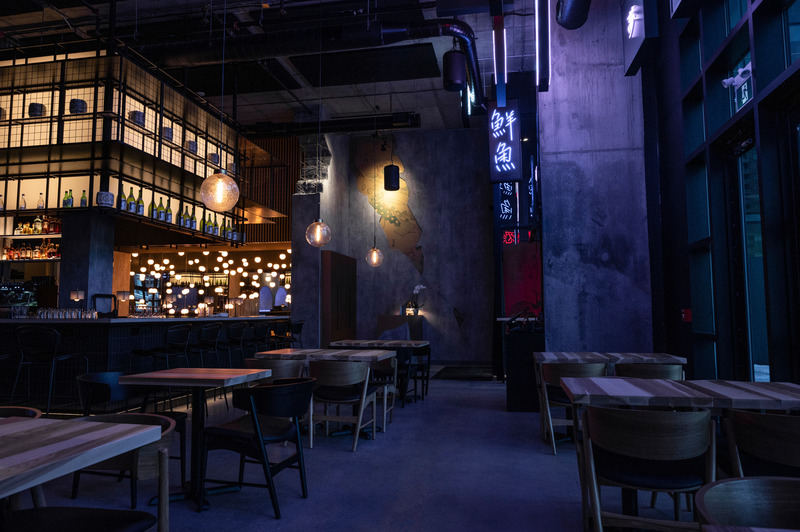 Press kit | 3962-01 - Press release | Iru Izakaya: When Tradition Meets Modernity - Cléo Katcho Design Architectural - Commercial Interior Design - View of the entrance and VIP section - Photo credit: Francis Champoux