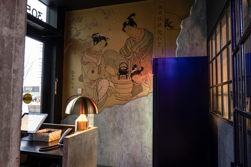 Press kit | 3962-01 - Press release | Iru Izakaya: When Tradition Meets Modernity - Cléo Katcho Design Architectural - Commercial Interior Design - Takeout entrance - Photo credit: Francis Champoux