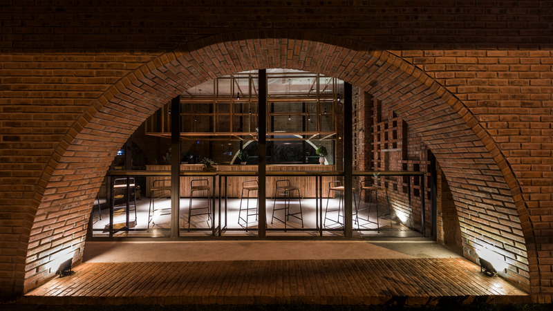 Dossier de presse | 2173-02 - Communiqué de presse | Cuckoo House - Tropical Space - Architecture résidentielle - View into the coffee shop - Crédit photo : Oki Hiroyuki