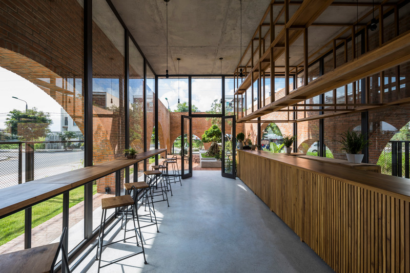 Dossier de presse | 2173-02 - Communiqué de presse | Cuckoo House - Tropical Space - Architecture résidentielle - Coffee area - Crédit photo : Oki Hiroyuki