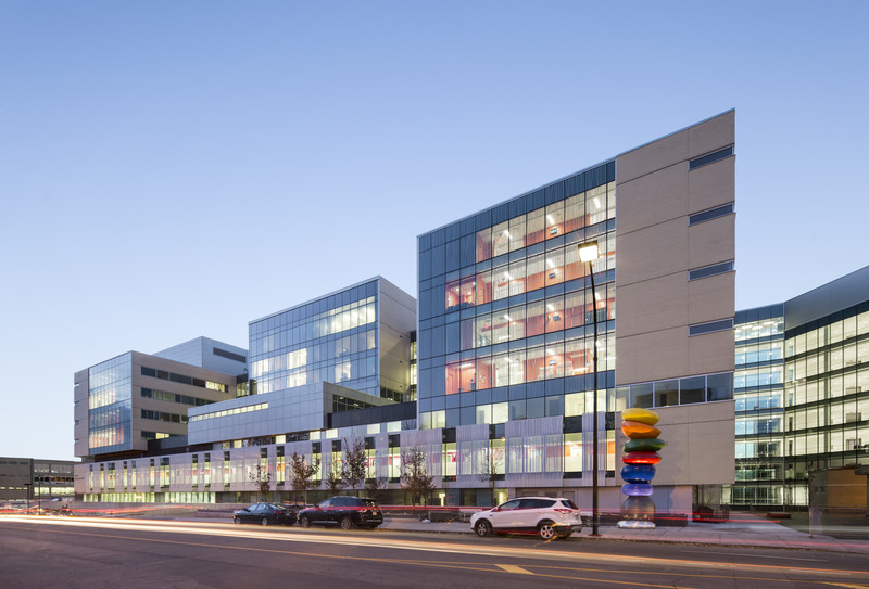 Press kit | 952-38 - Press release | In Memoriam - Claude Provencher, architect - Provencher_Roy - Institutional Architecture - <p>Centre hospitalier universitaire Sainte-Justine </p><p>"Growing Up Healthy" </p><p>Mother and Child University Hospital Centre</p><p><br></p><p>In consortium with MSDL </p> - Photo credit: Stéphane Brügger