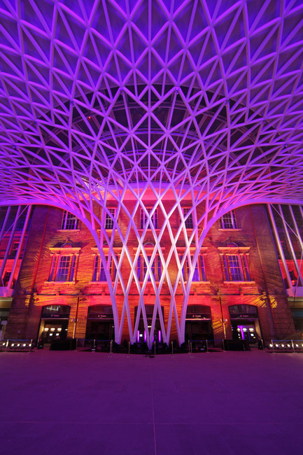 Dossier de presse | 935-01 - Communiqué de presse | Transforming King’s Cross - John McAslan + Partners - Architecture institutionnelle - This project has publication restrictions: It is necessary for media to obtain v2com’s permission before publication. media@v2com.biz  tél : 514.845.1188 - Crédit photo : Hufton and Crow
